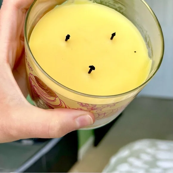 Bath & Body Works 3 Wick Scented Main Street Bakery Glass Candle - Picture 6 of 6